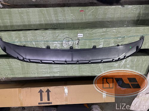 Накладка нижняя переднего бампера для LiXiang L7