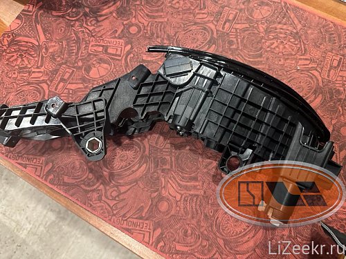 Передний левый указатель поворота LiXiang