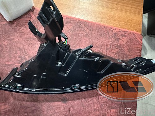 Фонарь задний боковой RH Lixiang L7