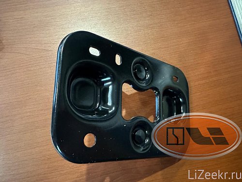 Петля капота zeekr 001