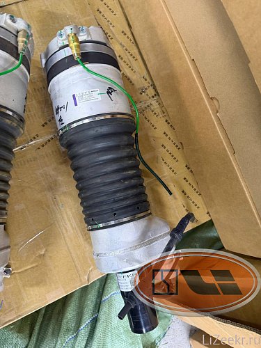 Амортизатор передний правый Zeekr 001 рест